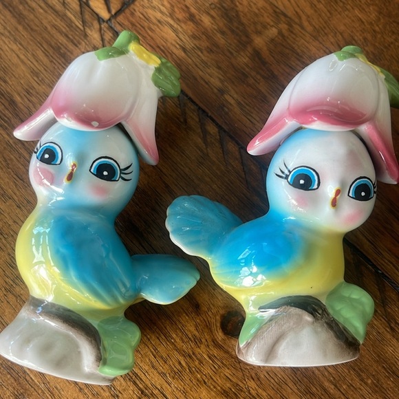 Vintage 1960’s Anthropomorphic Blue Bird Salt and Pepper Shakers with Tulip Hats - Picture 15 of 17